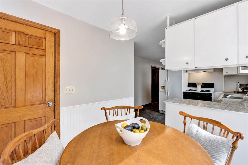 232 Almira Road Springfield, MA 01119 - Photo 6 of 36