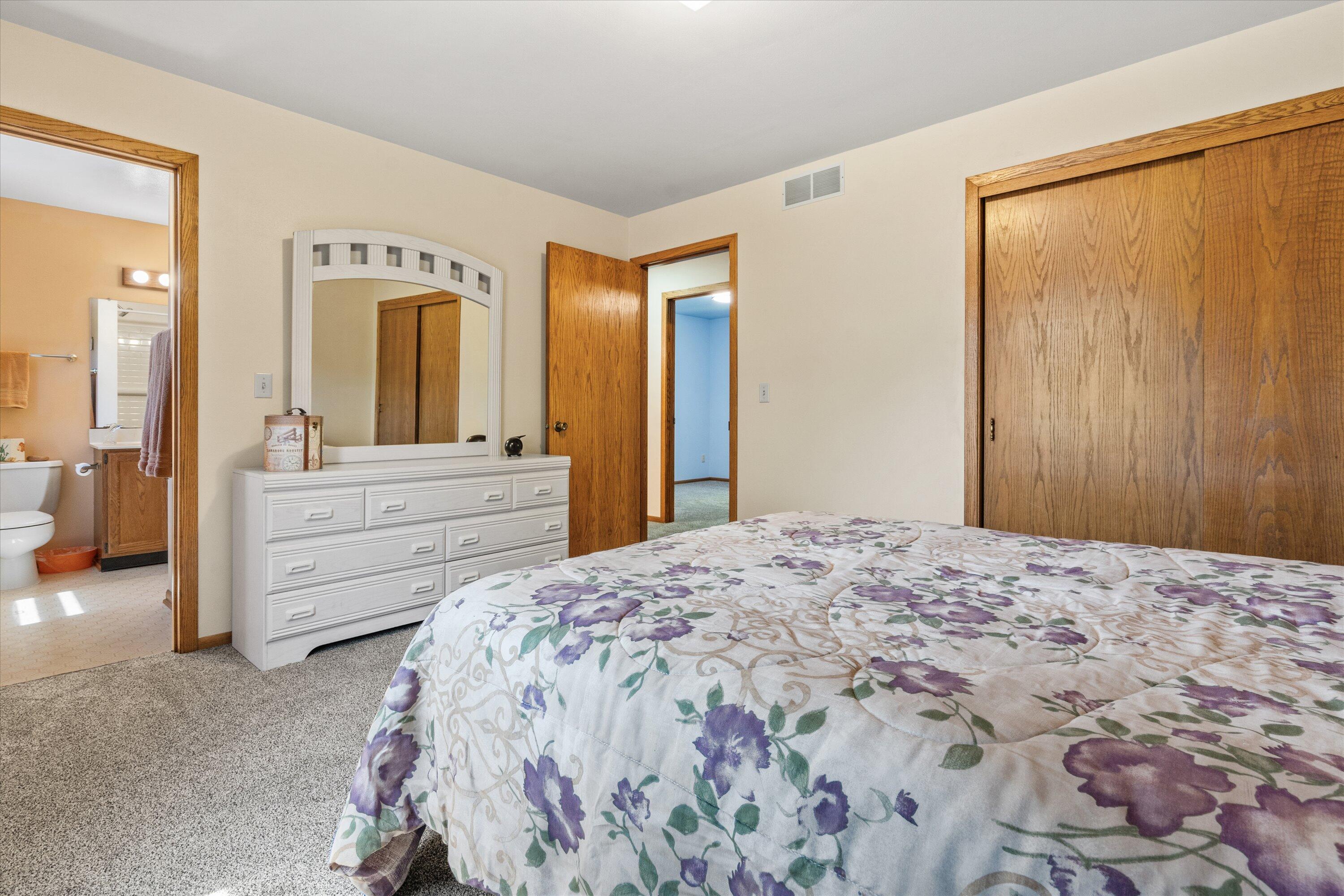 620 Prairie View Drive North Prairie, WI 53153 - Photo 38 of 52 Primary Bedroom W/ Ensuite Walkthrough Bathroom