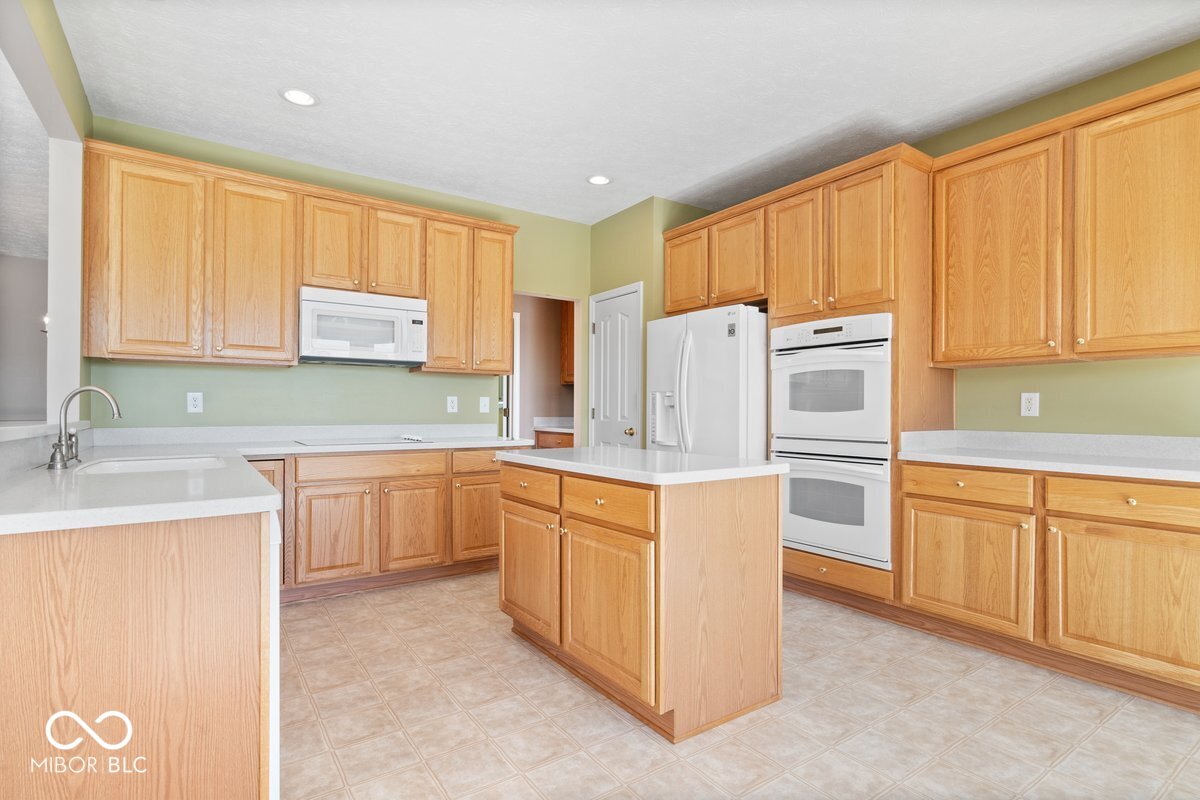 13903 Marble Arch Way Fishers, IN 46037 - Photo 19 of 43