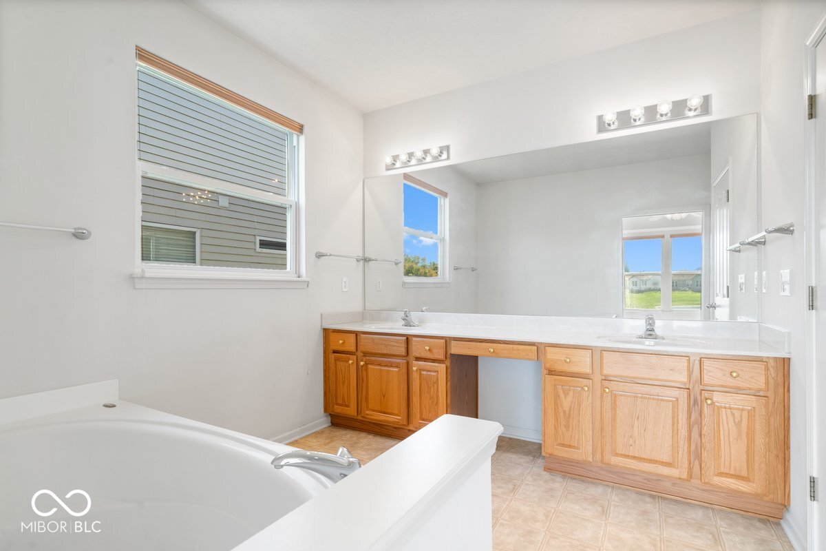 13903 Marble Arch Way Fishers, IN 46037 - Photo 31 of 43