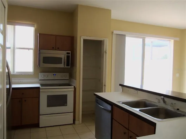 $2,350 | 1197 South Beach Circle, Kissimmee, FL 34746