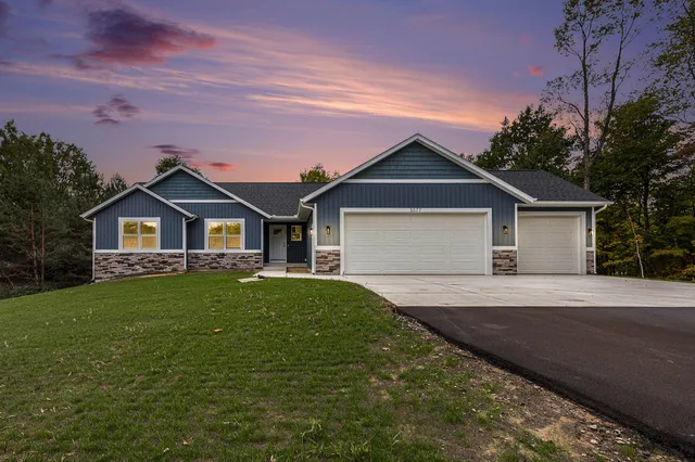 $679,900 | 5577 Timberstone Lane, West Olive, MI 49460