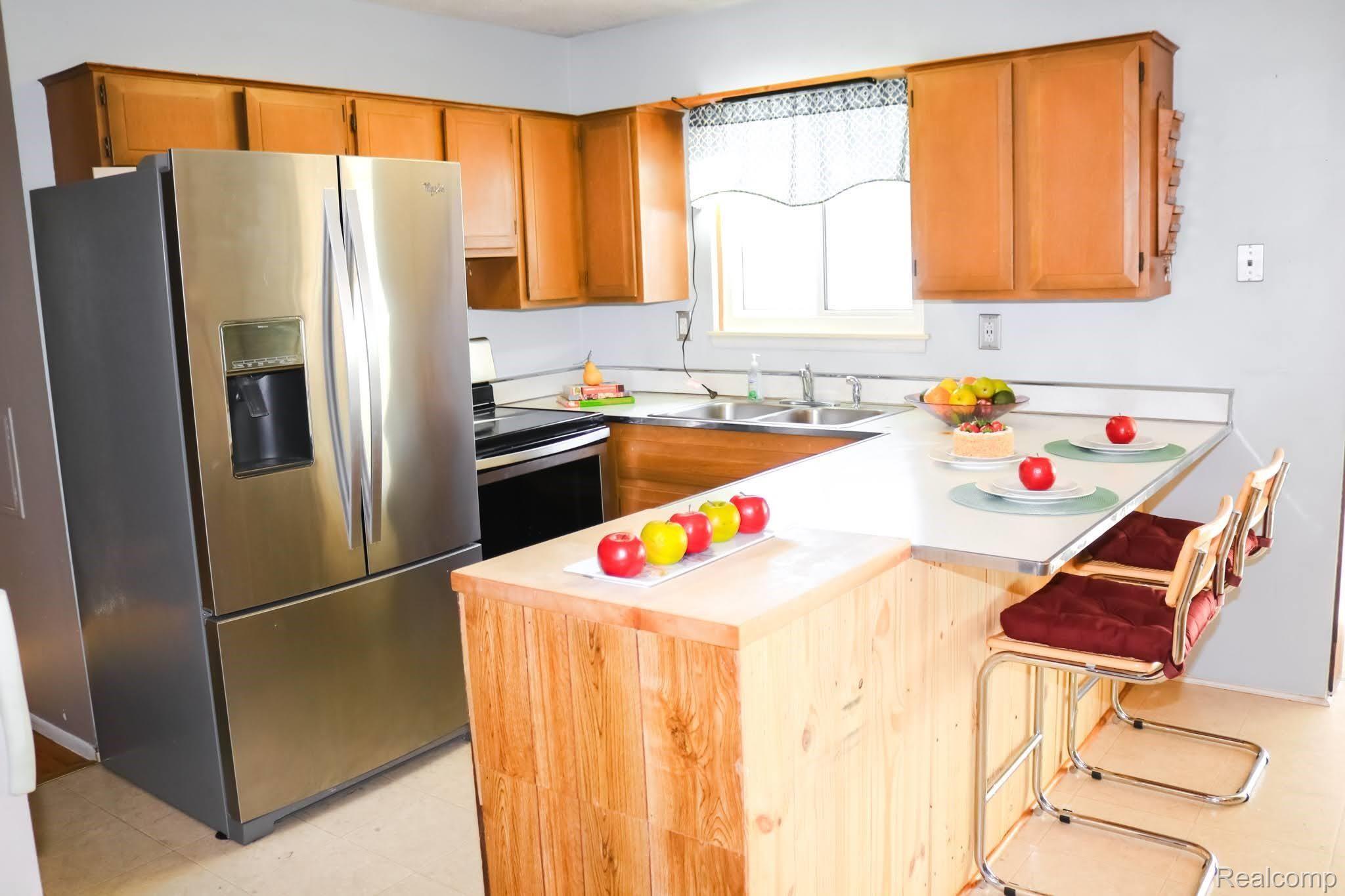 2080 Metzner - Kitchen.jpg