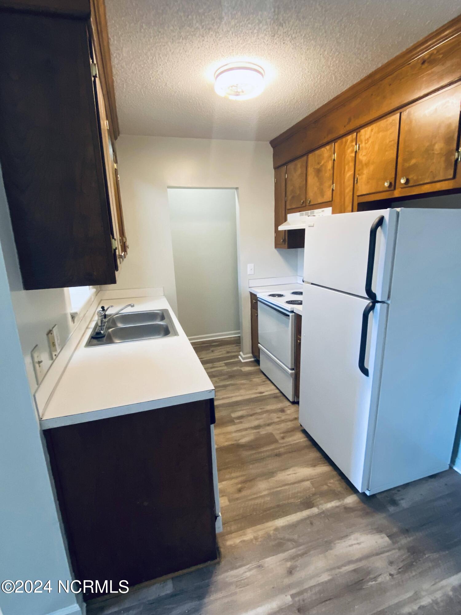 1213 East Fire Tower Road, Unit E Greenville, NC 27858 - Photo 4 of 8 3Kit