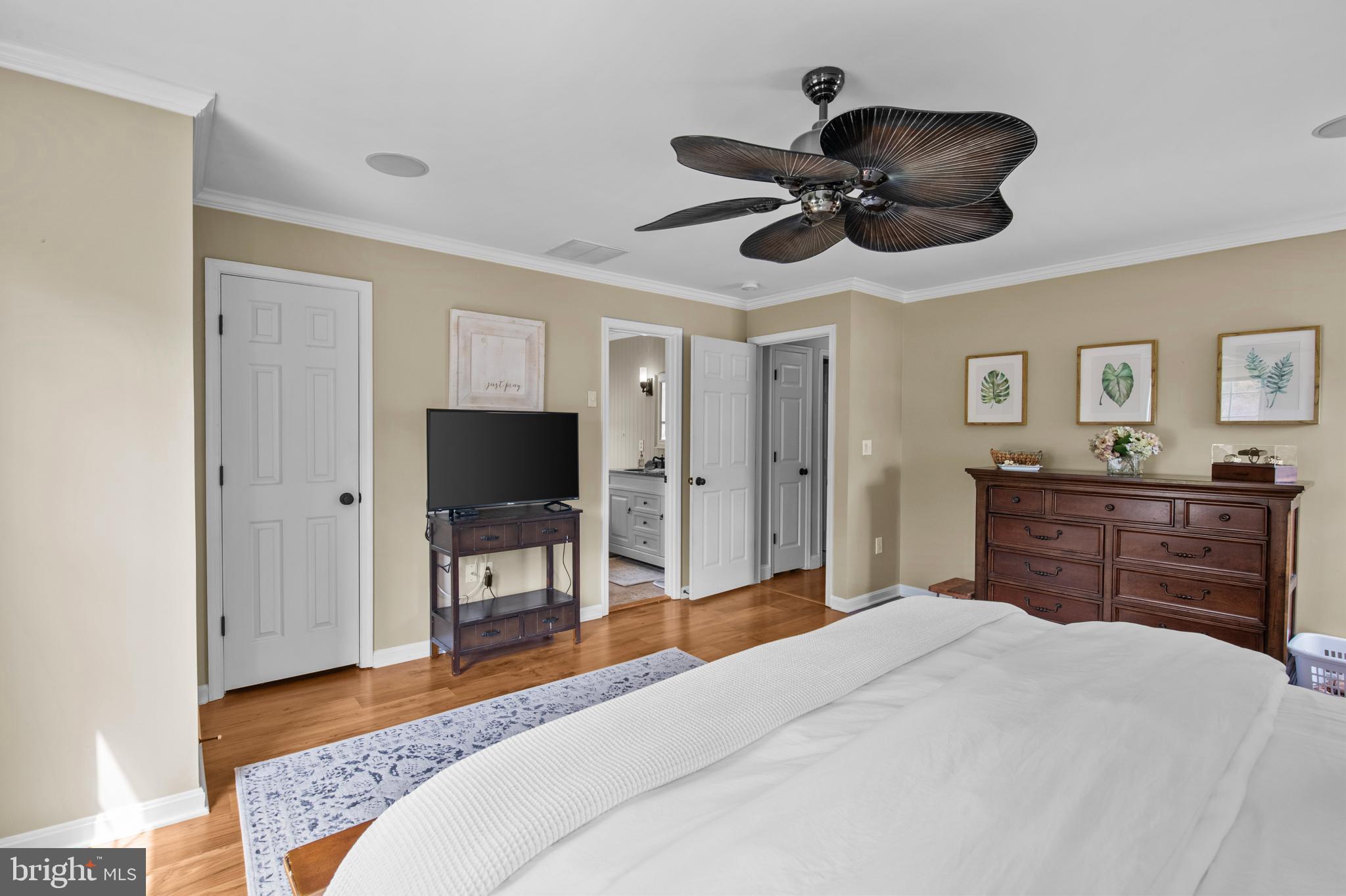 2532 Knob Hill Road York, PA 17403 - Photo 23 of 41 Primary bedroom