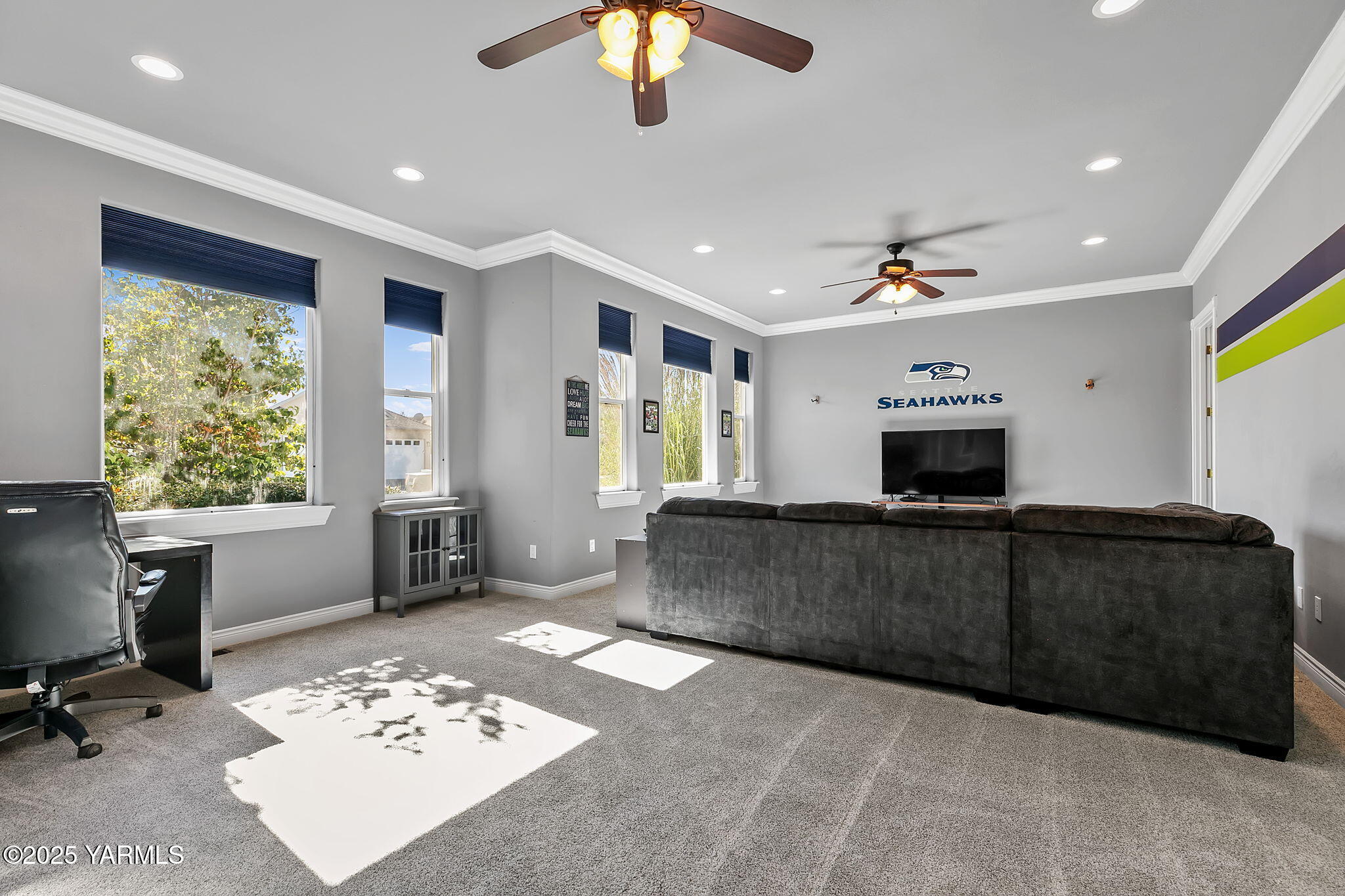 7501 Crestfields Road Yakima, WA 98903 - Photo 19 of 38 a living room with furniture and a flat screen tv