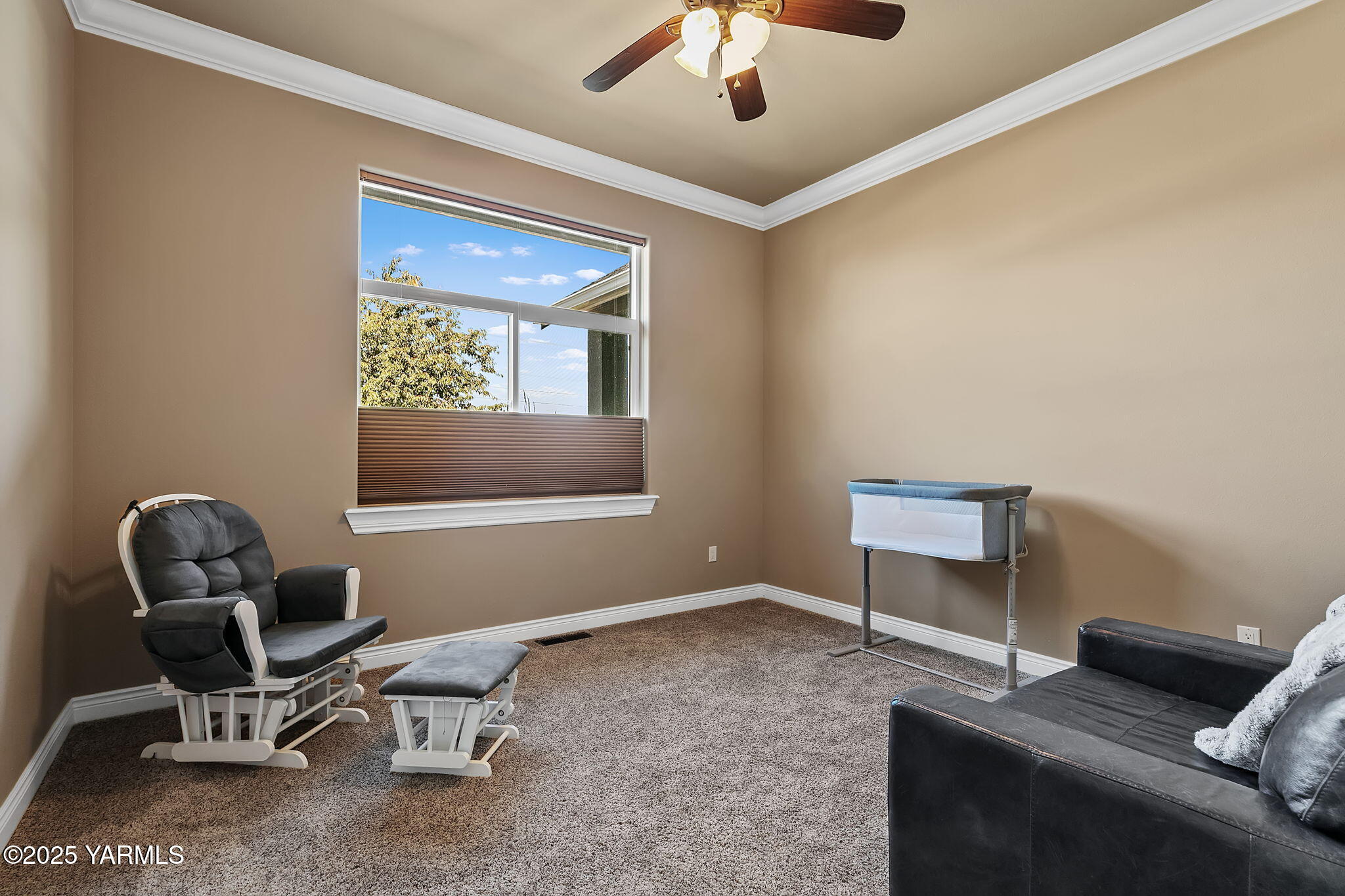 7501 Crestfields Road Yakima, WA 98903 - Photo 28 of 38 a workspace with furniture and a window