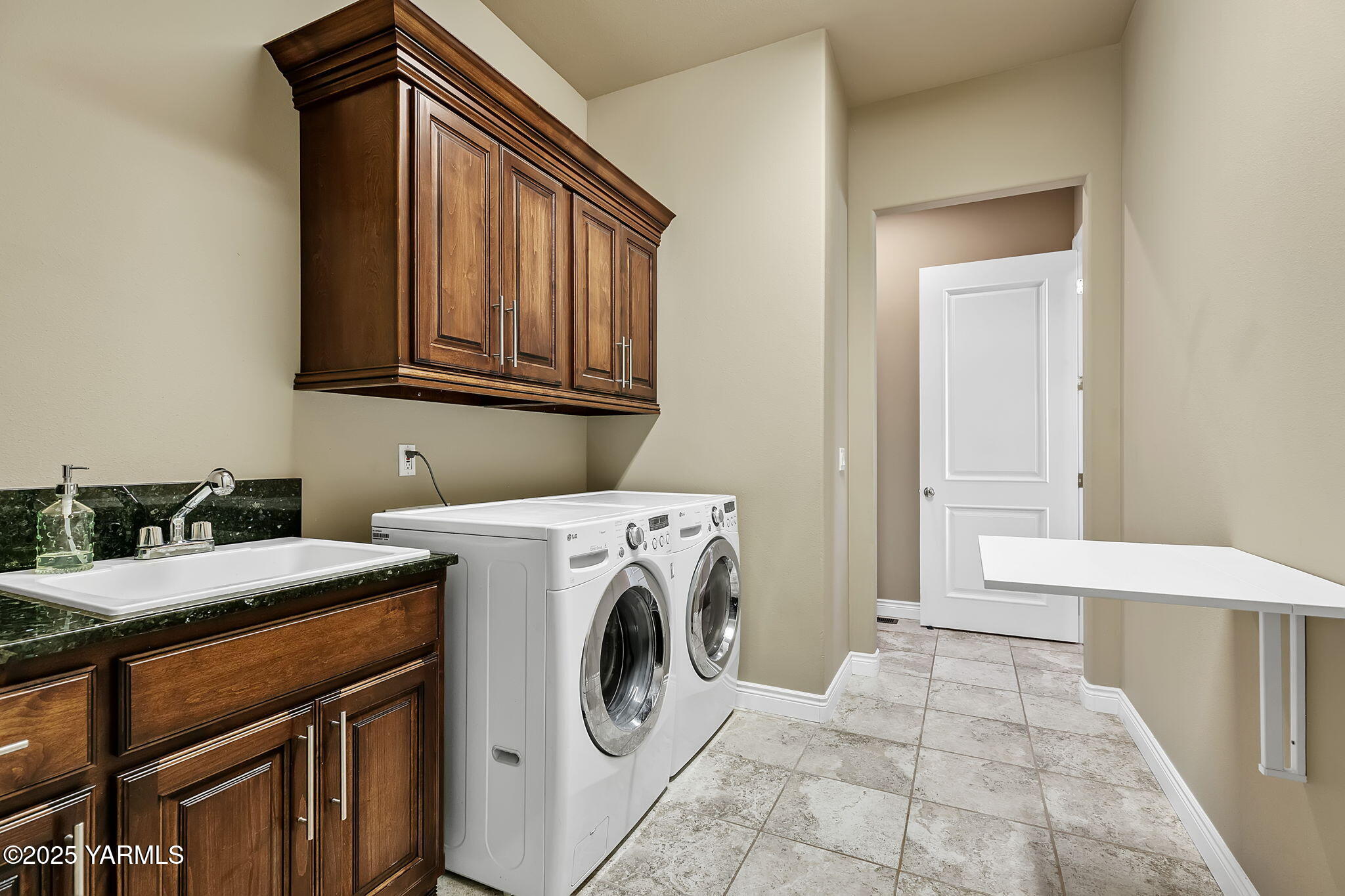 7501 Crestfields Road Yakima, WA 98903 - Photo 31 of 38 a utility room with dryer and washer