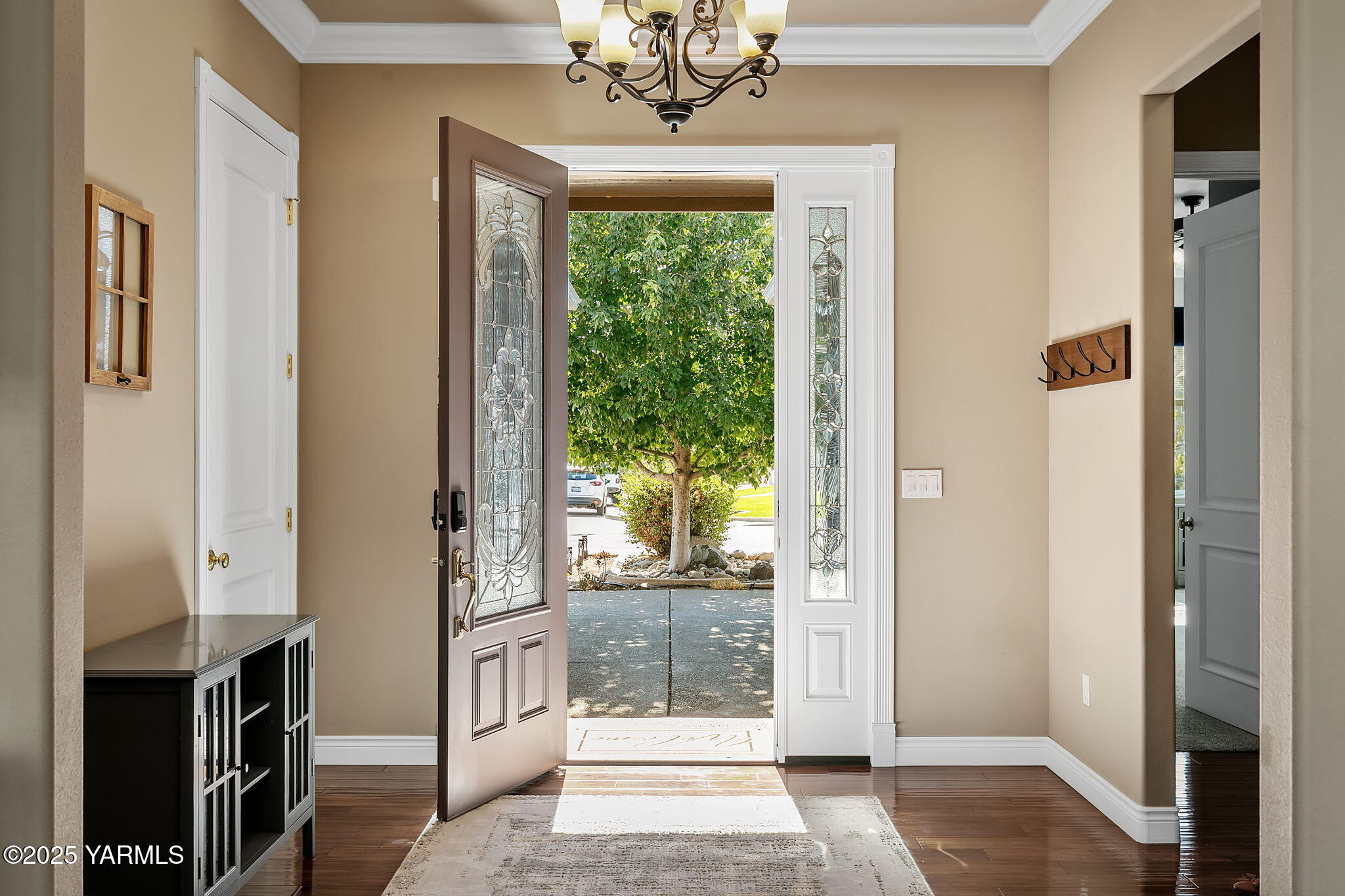 7501 Crestfields Road Yakima, WA 98903 - Photo 9 of 38 a view of entryway with wooden floor