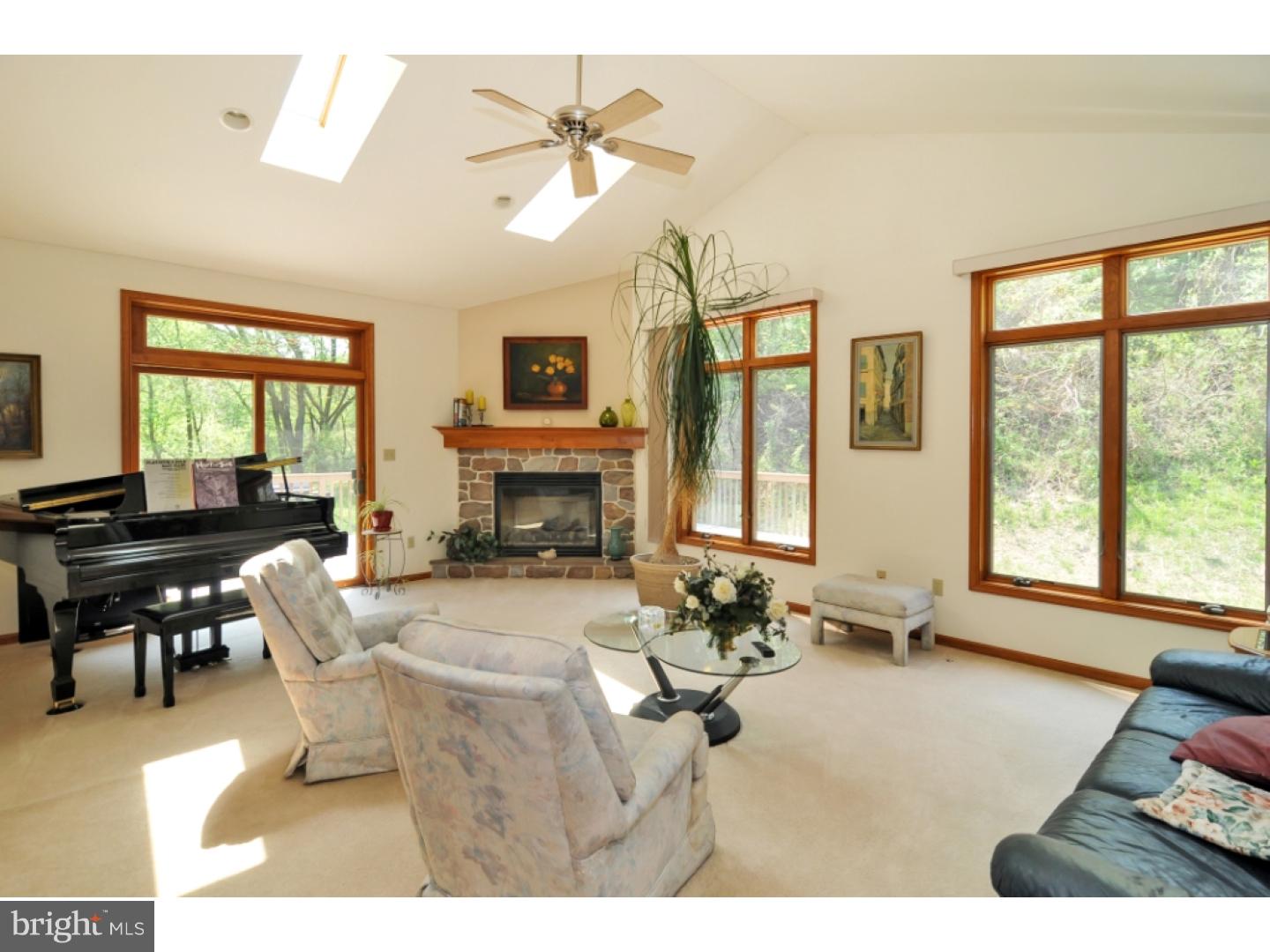 231 Jefferis Road Downingtown, PA 19335 - Photo 10 of 25 Living Room