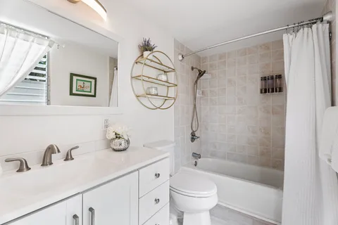 $525,000 | 78-7030 Alii Drive, Unit 301, Kailua-Kona, HI 96740