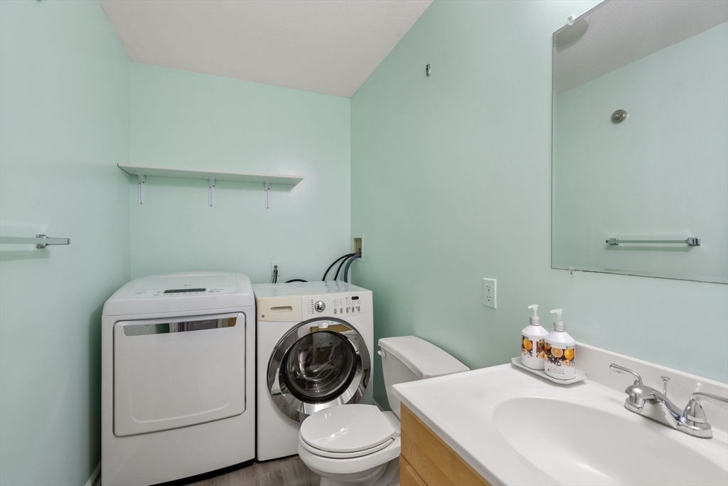 64 Wilmington Avenue Springfield, MA 01119 - Photo 13 of 39