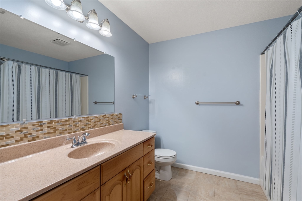 64 Wilmington Avenue Springfield, MA 01119 - Photo 18 of 39