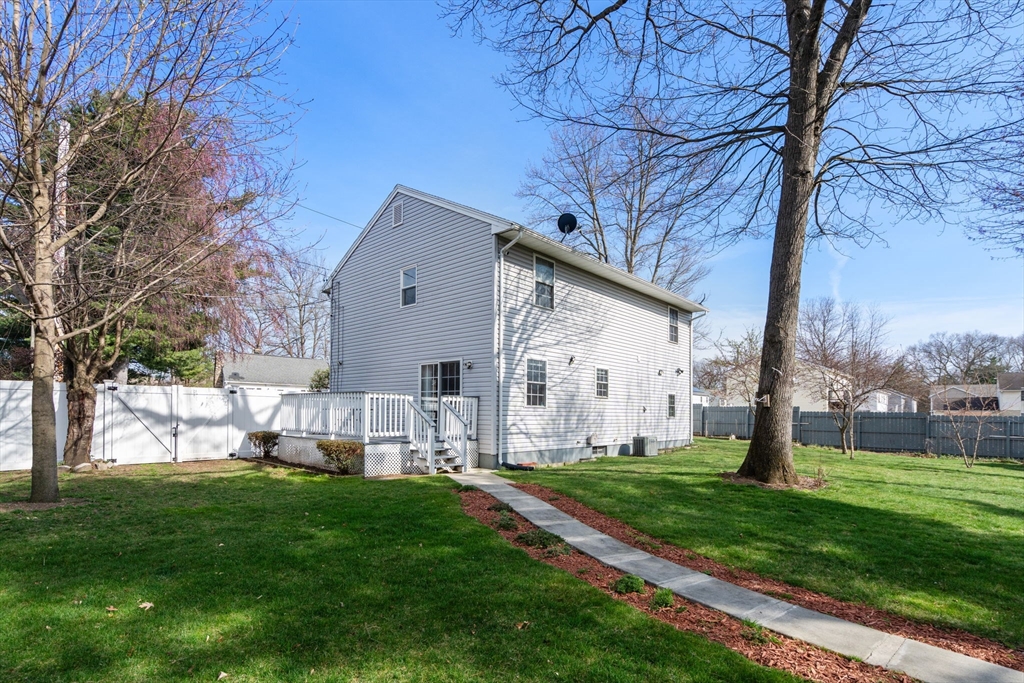 64 Wilmington Avenue Springfield, MA 01119 - Photo 32 of 39