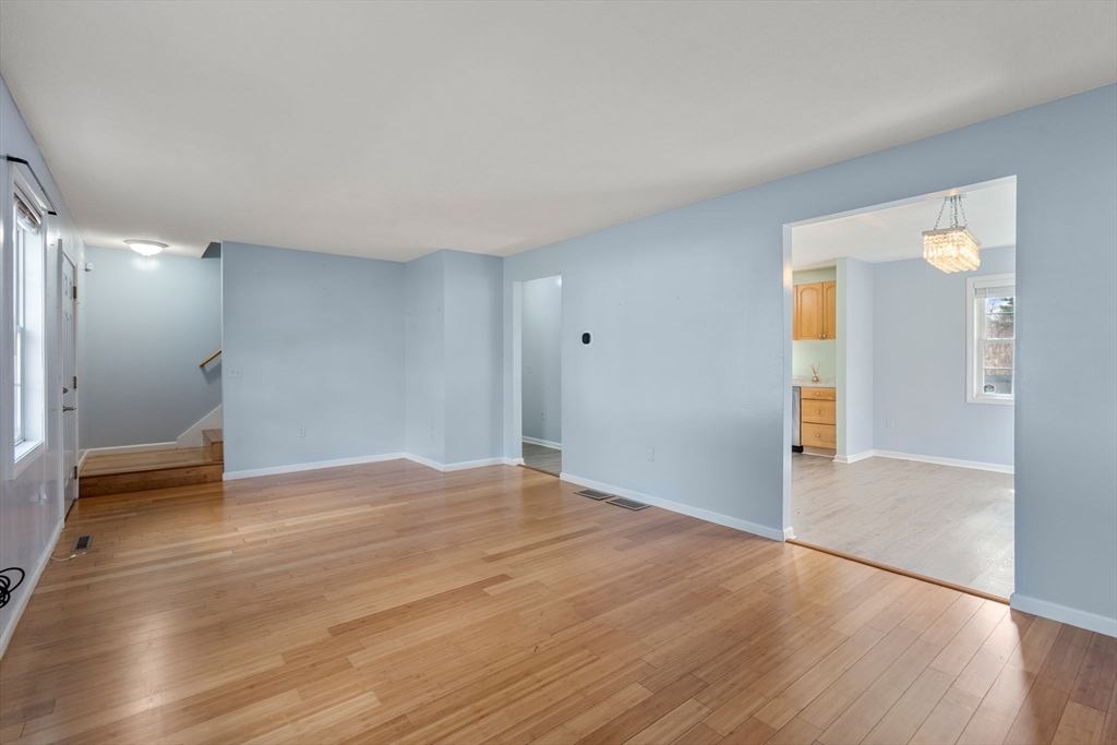 64 Wilmington Avenue Springfield, MA 01119 - Photo 10 of 39