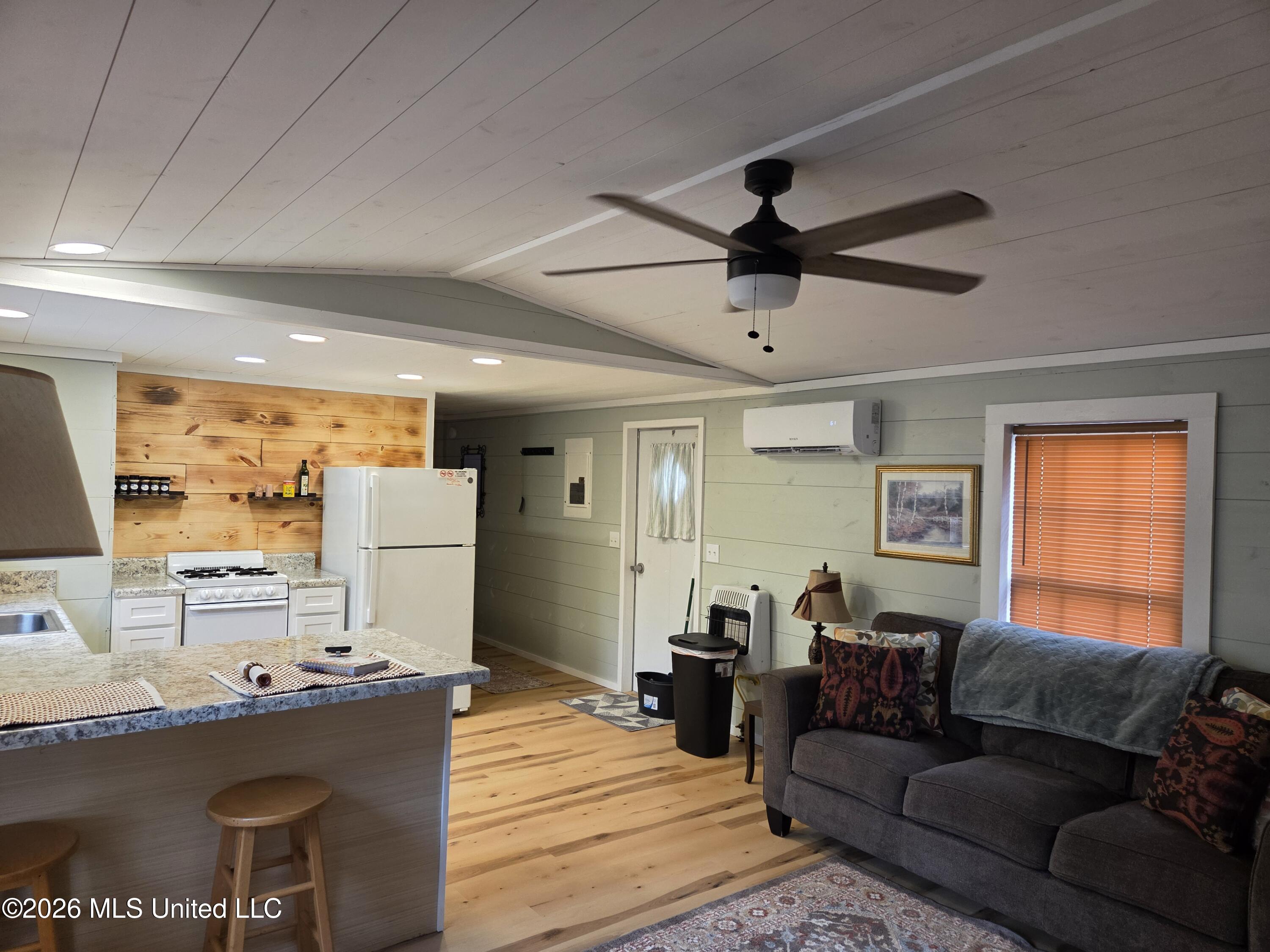 1751 Bell Road Courtland, MS 38620 - Photo 40 of 56 Kitchen/Living room
