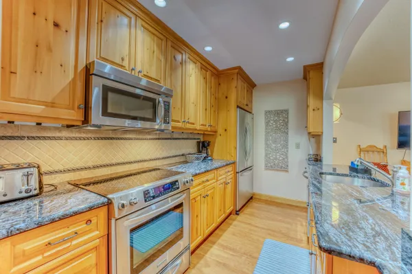 $859,000 | 30 Forest Lane, Unit 19, Carroll, NH 03595