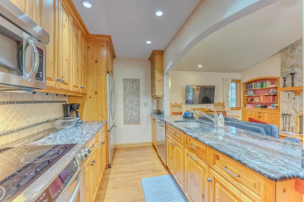 $859,000 | 30 Forest Lane, Unit 19, Carroll, NH 03595