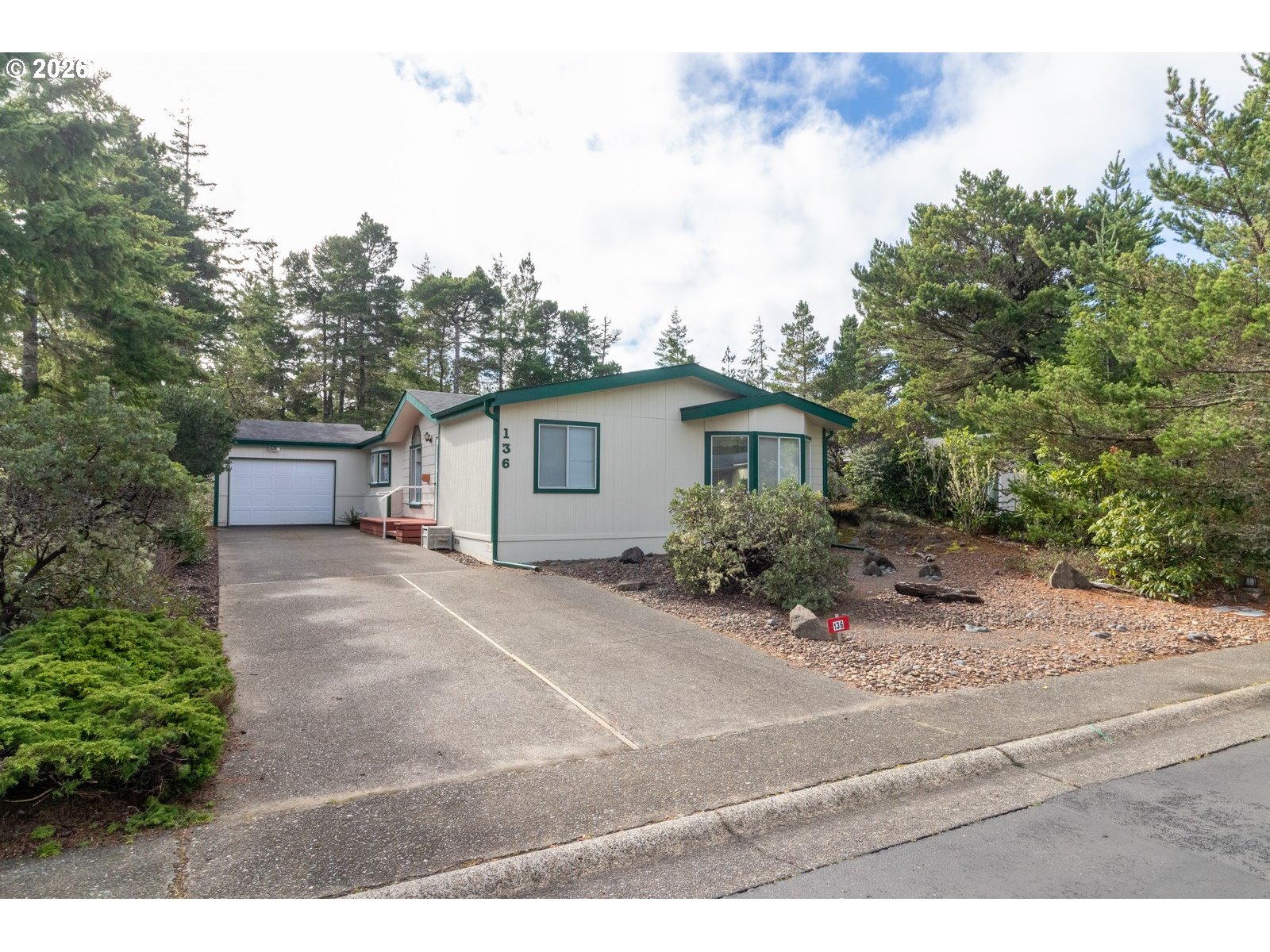 136 43rd Way Florence, OR 97439 - Photo 3 of 36
