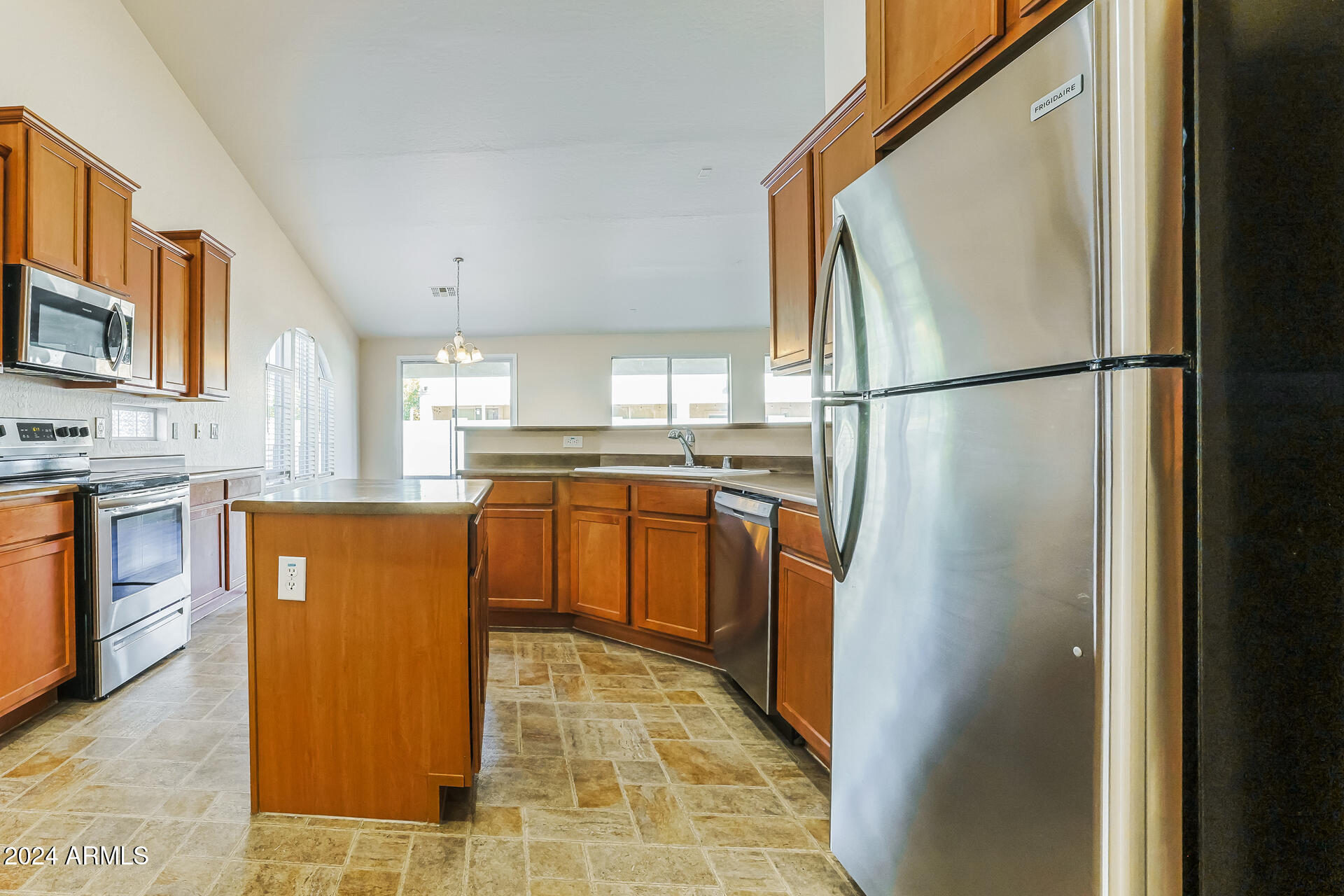 2018 West Carson Road Phoenix, AZ 85041 - Photo 9 of 21 009-photo-kitchen-14125094