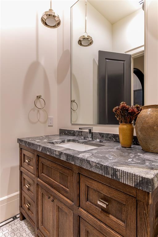 4405 Wildwood Road Dallas, TX 75209 - Photo 11 of 26 Powder Bathroom