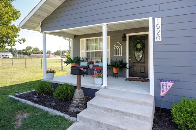 $205,000 | 1520 North 8th Street, Neodesha, KS 66757