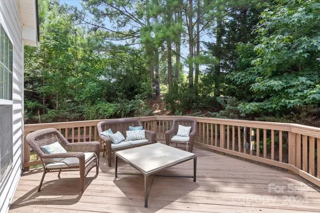 $549,900 | 1900 Mt Isle Harbor Drive, Charlotte, NC 28214