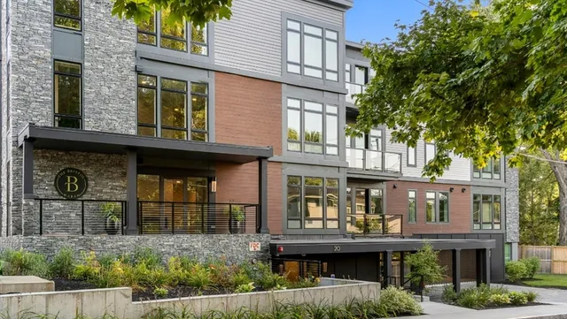 $5,250 | 20 Kinmonth Road, Unit 306, Waban, MA 02468