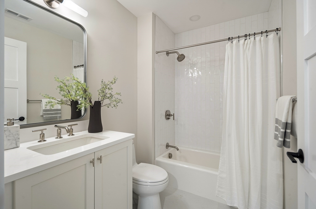 20 Kinmonth Road, Unit 306 Newton, MA 02468 - Photo 7 of 27