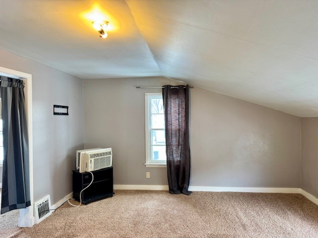 2918 Pershing Boulevard Clinton, IA 52732 - Photo 23 of 33 an empty room with windows