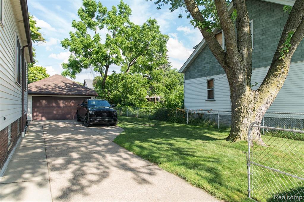 17178 Ryan Road Hamtramck, MI 48212 - Photo 4 of 25