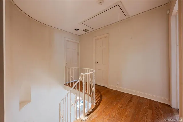 $2,200,000 | 1 Parkside Drive, Great Neck, NY 11021