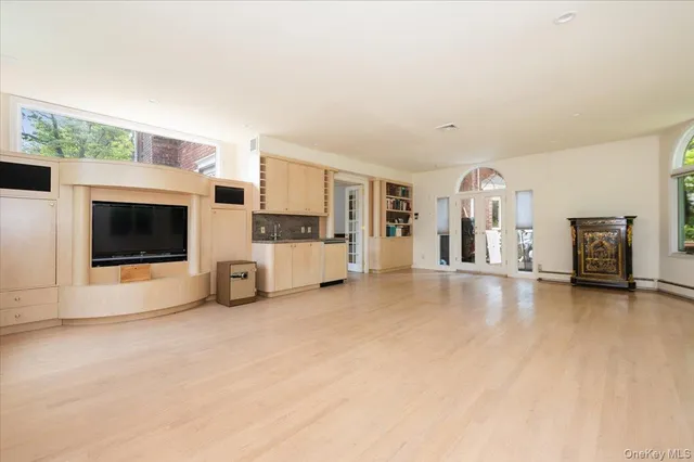 $2,200,000 | 1 Parkside Drive, Great Neck, NY 11021