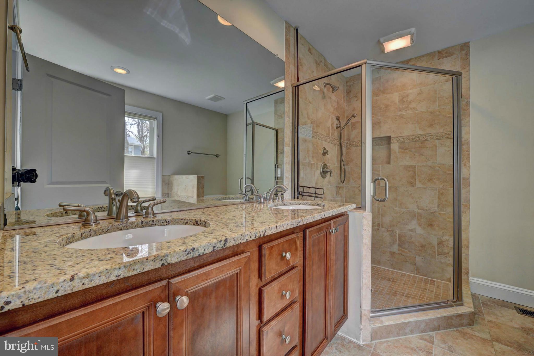 512 Kingsley Road Southwest Vienna, VA 22180 - Photo 14 of 30 Bath (Master)