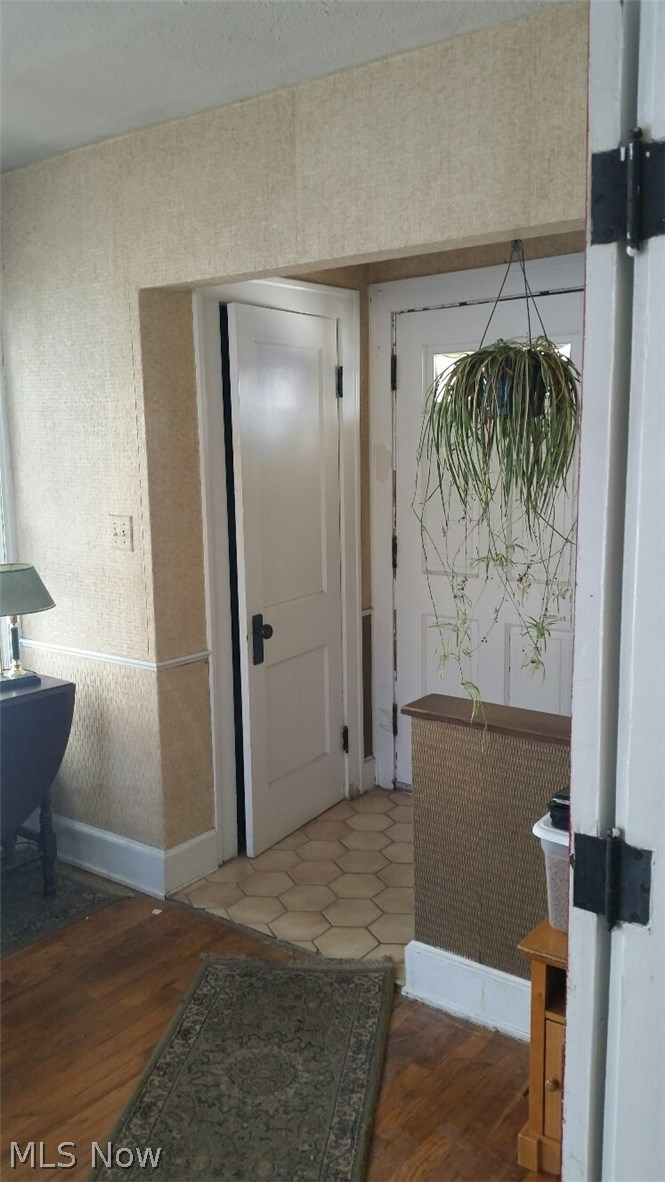 3165 Yorkshire Road Cleveland, OH 44118 - Photo 3 of 16 Gallery Image 3