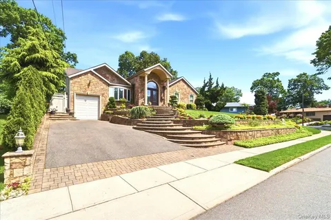 $1,529,900 | 9 Robert Circle, Syosset, NY 11791
