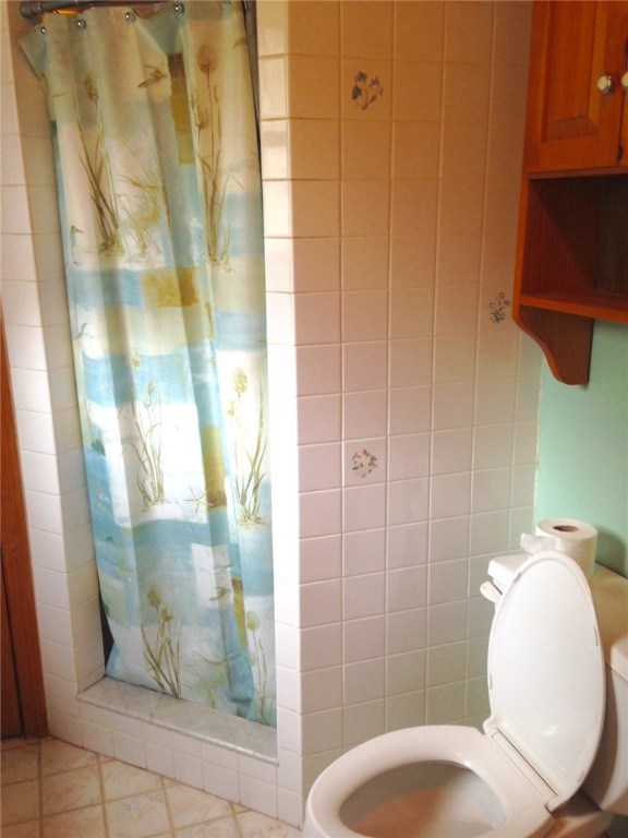 247 Nicholas Road Coventry, RI 02827 - Photo 30 of 34 SECOND FLOOR SHOWER