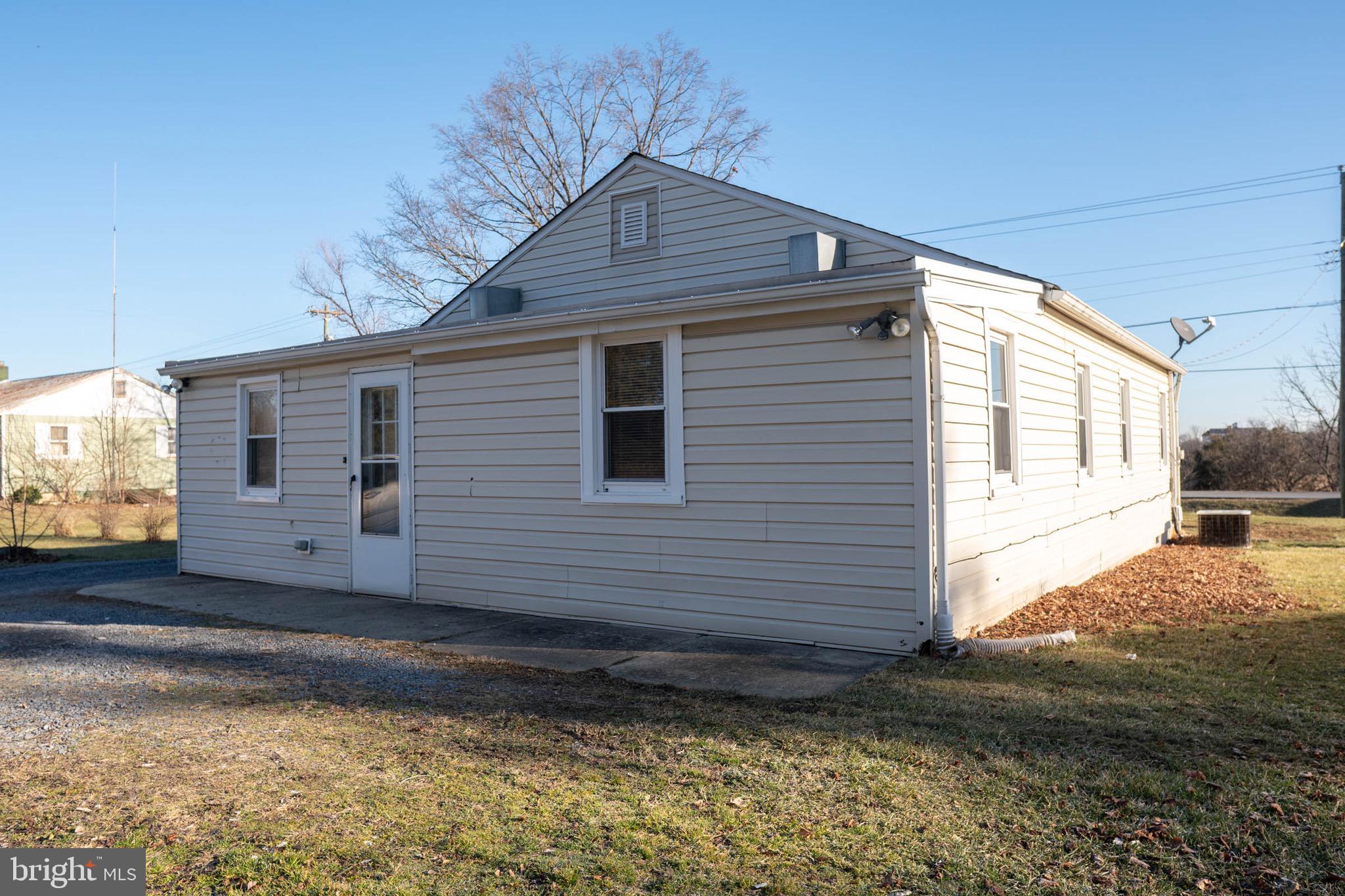 3416 Papermill Road Winchester, VA 22602 - Photo 4 of 30 Gallery Image 4