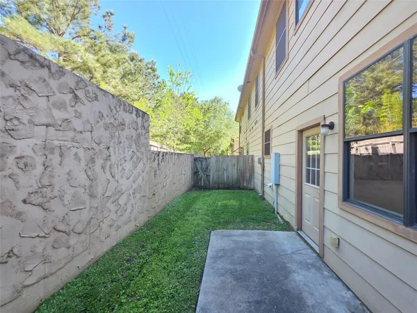 $1,875 | 1898 Longmire Road, Unit 8, Conroe, TX 77304
