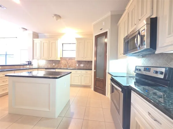 $1,875 | 1898 Longmire Road, Unit 8, Conroe, TX 77304
