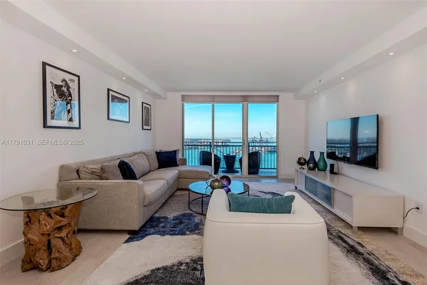 $8,000 | 90 Alton Road, Unit 2410, Miami Beach, FL 33139