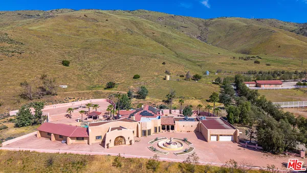 $2,700,000 | 35931 Via Famero Drive, Acton, CA 93510