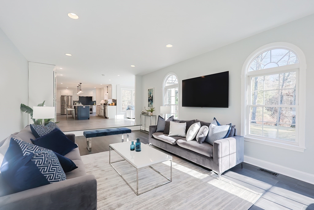 21 Riverside Road Franklin, MA 02038 - Photo 4 of 42