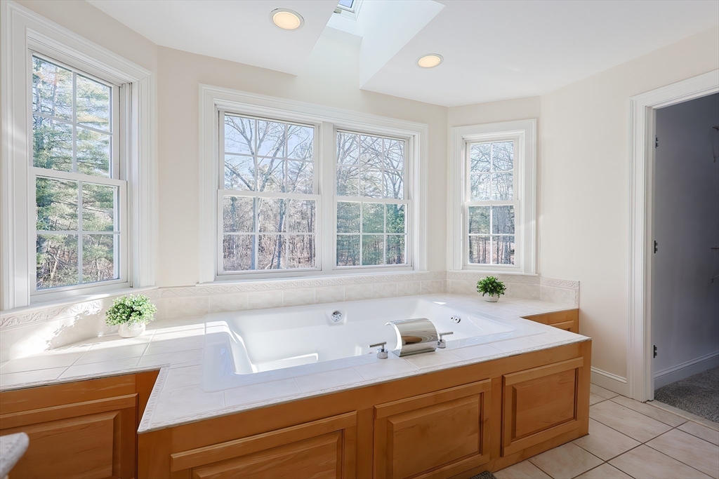 21 Riverside Road Franklin, MA 02038 - Photo 5 of 42