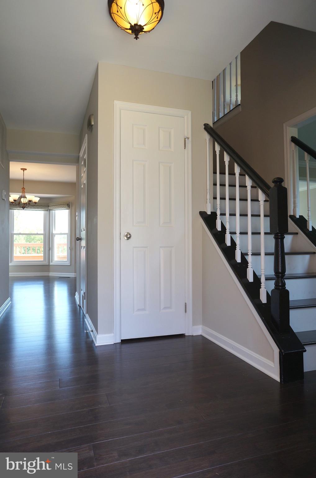 12537 Rock Ridge Road Herndon, VA 20170 - Photo 3 of 30 Entrance/Foyer