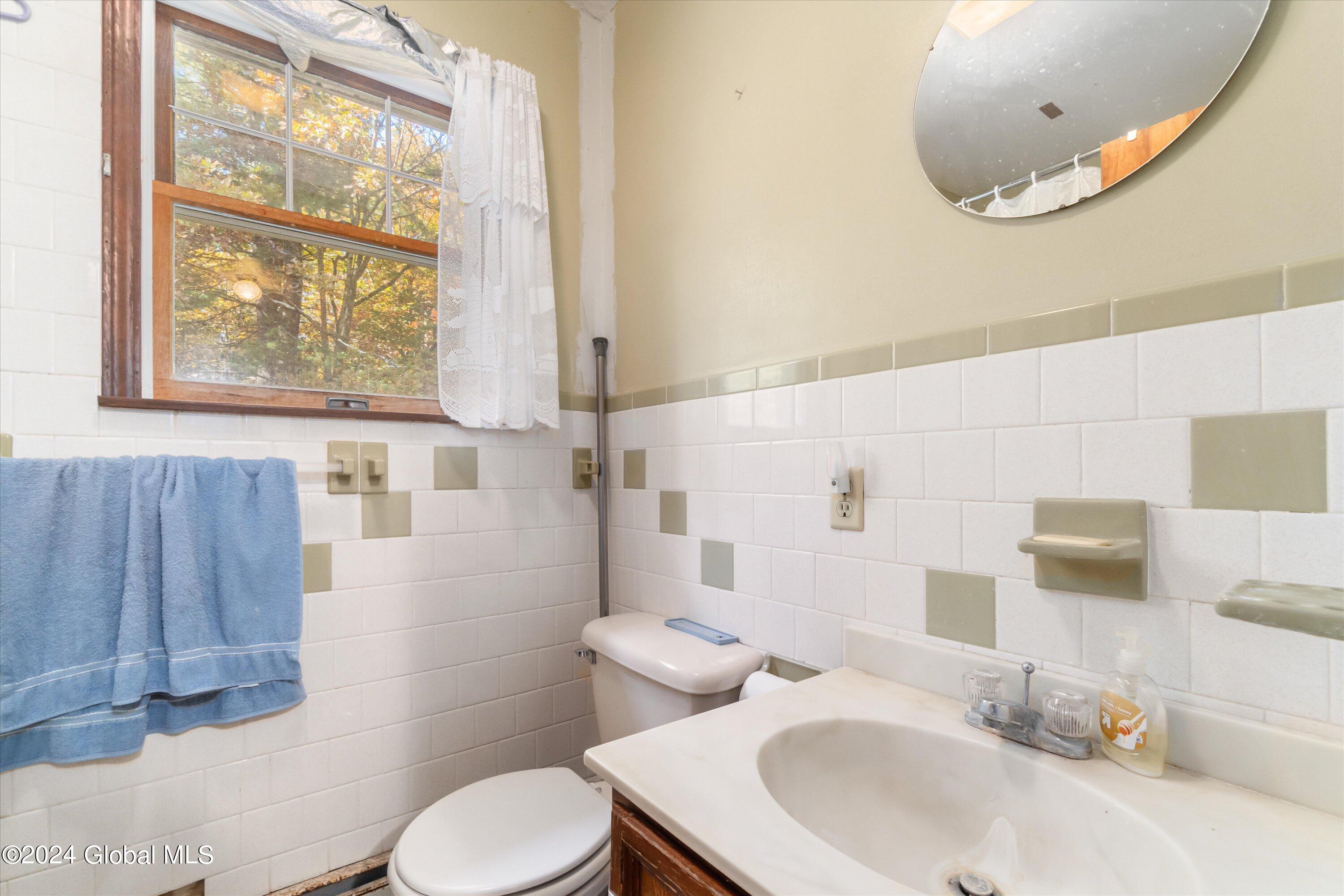 206 Van Aernem Road Malta, NY 12020 - Photo 19 of 39 41-DSC00858