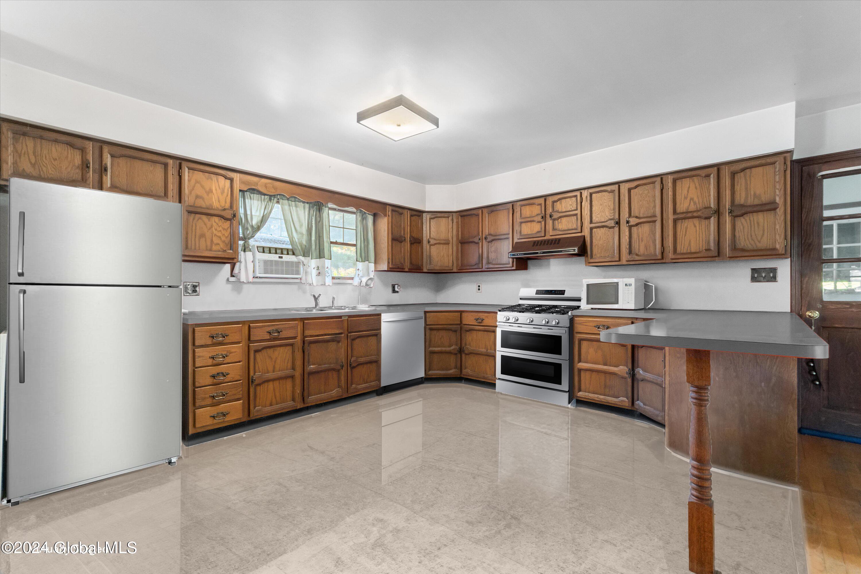 206 Van Aernem Road Malta, NY 12020 - Photo 6 of 39 Virtually Stages