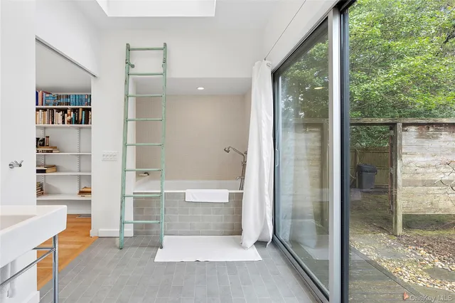 $4,600,000 | 54 Gardiner Drive, Amagansett, NY 11930