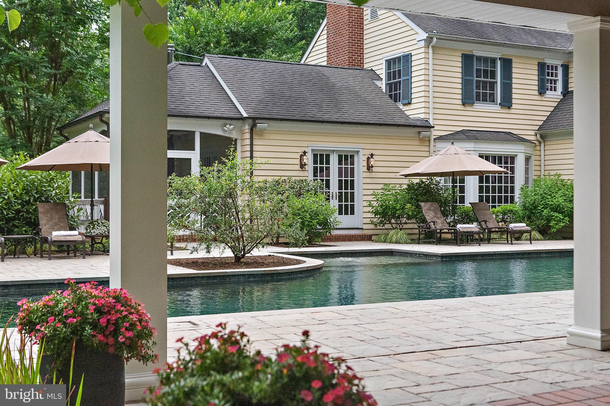403 Beards Dock Crossing Annapolis, MD 21403 - Photo 78 of 96 a front view of a house with garden