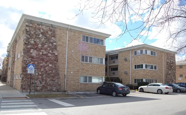 $1,350 | 7201 West Wellington Avenue, Unit 3G, Elmwood Park, IL 60707